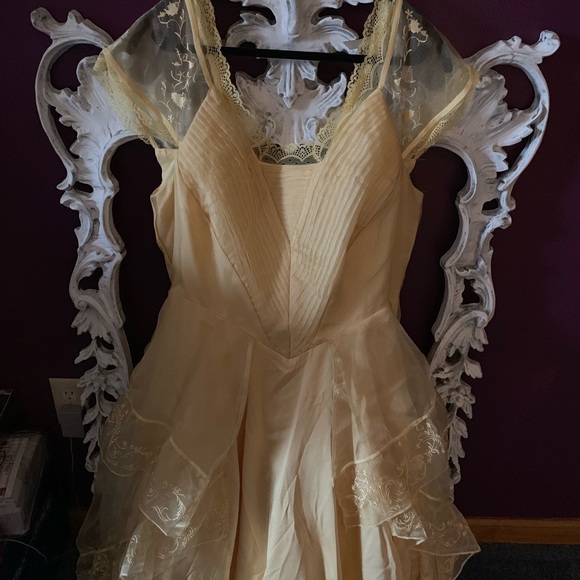 SOLD *** Torrid Disney Beauty and the Beast - Picture 5 of 8